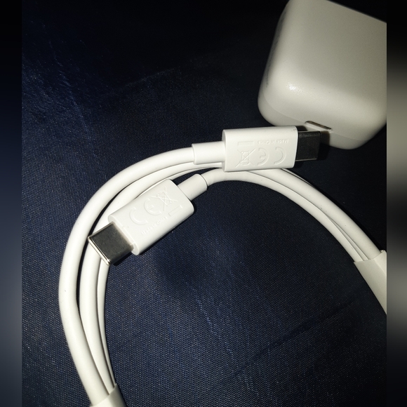 COPY - High Quality USB-C to USB-C cable.w/cube -Brand new - Picture 2 of 4